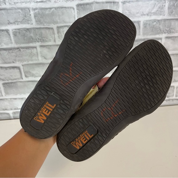 Andrew Weil Pale Soft Yellow Alligator Reptile Patent Leather Slip On Sandals 8 - Picture 5 of 6